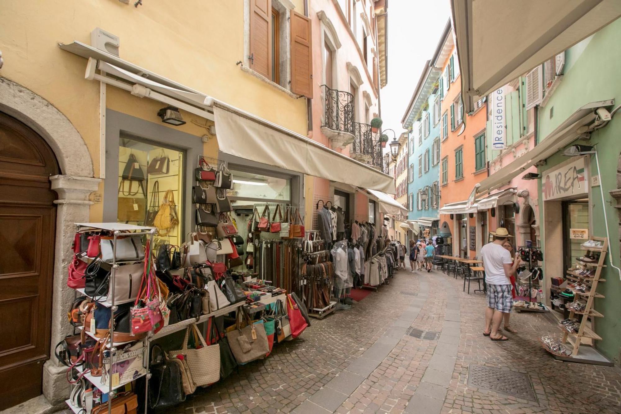 Appartamento Centro Storico Riva - Happy Rentals Buitenkant foto